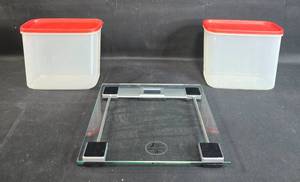 lot 94 image: Group of 2 Kitchen Storage Containers with Red Lids and an Electronic Glass Scale