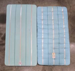lot 104 image: Set of a Beautyrest Mattress and Box Springs by Simmons Company