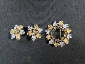 lot 106 image: Set of Vintage Leaf Design Brooch & Clip Earrings - Gold and Silver Tones