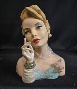 lot 126 image: Vintage Cameo Girls Lady Vase - Blonde Enchantress - 1953
