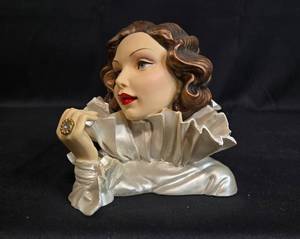 lot 130 image: Cameo Girls Lady Vase - Judith 1932 Satin Doll - 2011 Edition