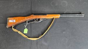 lot 144 image: Vintage Kadet Trainer BB Gun by Parris MFG Co - Used Condition