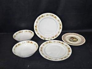 lot 153 image: Set of 5 Vintage Cotillion Crestwood Dinnerware Plates and Bowls - International China