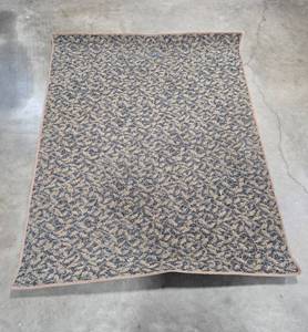lot 157 image: Large Area Rug with Leaf Design - 5x7 Feet