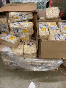 lot 51 image: Pallet of more than  20 Harvest Straw Bales - Decorative Fall Decor