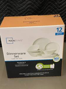 lot 129 image: Mainstays 12-Piece Tan Dinnerware Set