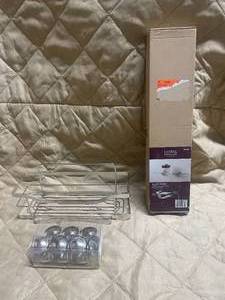 lot 29 image: Shower hooks, basket and an 18 gla...