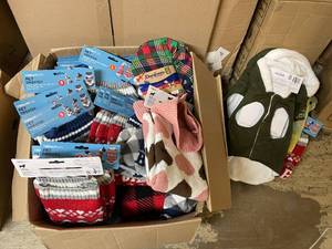 lot 86 image: A variety of pet sweaters. Appoxima...
