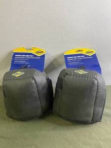 lot 121 image: 2 comfort grip knee pads. Textured ...