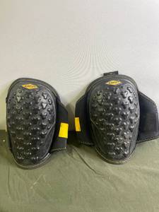 lot 122 image: A pair of Qep kneepads...