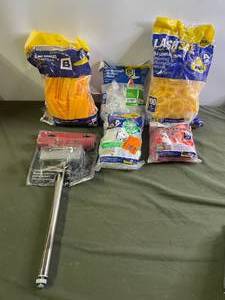 lot 128 image: Tile leveling clips, wedges, cups a...