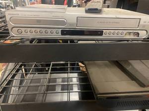 lot 137 image: ted- Magnavox DVD video VCR combo ...