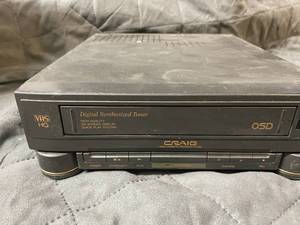 lot 142 image: ted- VHS player...