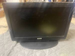 lot 147 image: ted- Sanyo 26 tv...