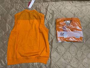 lot 21 image: 2 Cutter  Buck sweater vests. Colo...