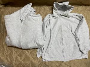 lot 23 image: 5 Clique zip up hoodies. Color gray...