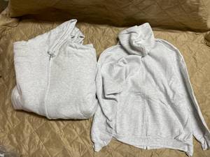 lot 24 image: 5 Clique zip up hoodies. Color gray...