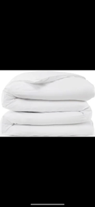 lot 8 image: Comforter. White Primeloft deluxe d...