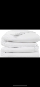 lot 9 image: Comforter. White Primeloft deluxe d...