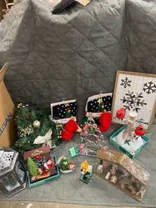 lot 184 image: p2- Box of Christmas decor