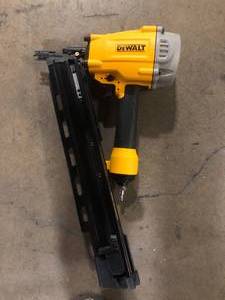 lot 20 image: DEWALT Pneumatic 21-Degree Collated Corded Framing Nailer   Customer Returns See Pictures