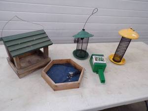 4 Bird Feeders with Filler