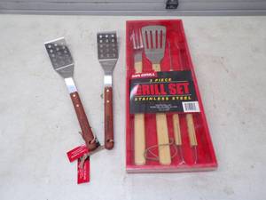 Grill Set with 2 Grill Spatulas