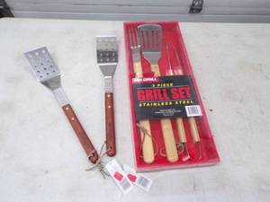 Grill Set with 2 Grill Spatulas