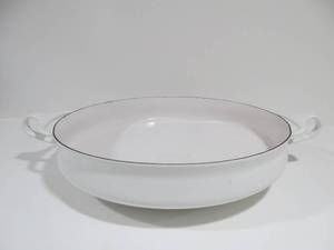 lot 9 image: DANSK Kobenstyle 10 Enameled Cast Iron Pan - White