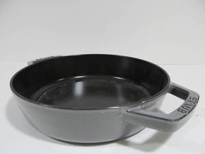 lot 13 image: Brand New STAUB Cast Iron Enamel 2-Handled Baking Dish - GraphiteGray - 20cm
