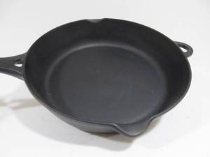 lot 19 image: Brand New IWACHU Cast Iron 9.5 Skillet