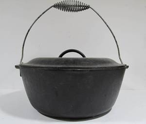 lot 44 image: Lodge USA Cast Iron Kettle wLid & Handle