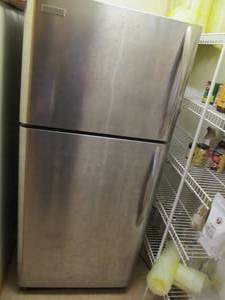 lot 101 image: Excellent Working FRIGIDAIRE Refrigerator wFreezer
