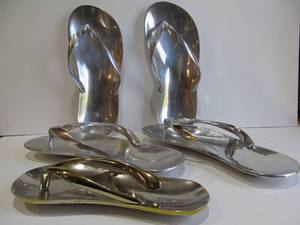 lot 112 image: Lot of 5 Heavy Cast Aluminum Signed MARIPOSA Flip-Flop Chrome Sandal Trinket Trays