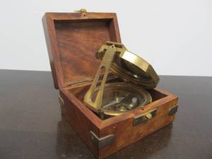 lot 54 image: Excellent Brass Nautical Marine Compass wCase