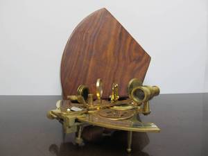 lot 52 image: Excellent Brass Nautical Marine Sextant wCase