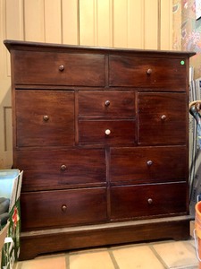 lot 80 image: Contemporary 10-Drawer Dresser