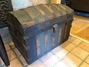 lot 82 image: Great Looking Antique Dome Top Trunk