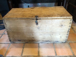 lot 83 image: Early Antique Dovetailed Immigrants Style Trunk
