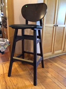 lot 93 image: Tall Curved Back Counter-Height Bar Chair Stool