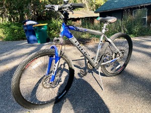 lot 146 image: TREK 4300 Mountain Bike