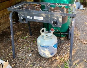 lot 150 image: CONCORD Outdoor Double Burner Propane Stove wGood Propane Tank