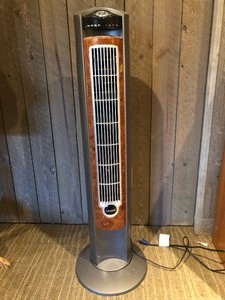 lot 170 image: Working LASKO Oscillating Wind Tower Fan