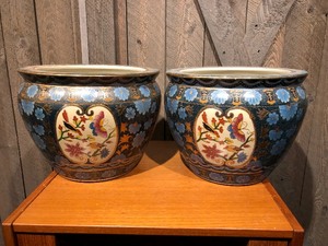 lot 193 image: Nice Pair of Oriental Porcelain Planters