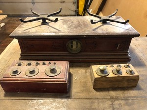 lot 204 image: Very Nice Antique Railroad & Warehouse Balance Scale wBrass Weights - Henry Troemner