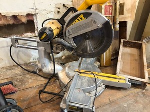 lot 251 image: Excellent Working DEWALT Miter Saw