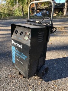 lot 243 image: Good DIE HARD Battery Charger & Engine Starter