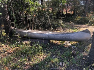 lot 234 image: Vintage 16 GRUMMAN Aluminum Canoe 