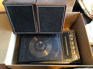 lot 264 image: Good Condition Working Vintage GE Turntable & Speaker Set