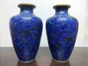 lot 274 image: Matching Pair of Large & Impressive Old Oriental Cloisonne Enameled Brass Urns - Shades of Blue